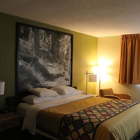Super 8 By Wyndham Windsor/Madison North Ξενοδοχείο Δωμάτιο φωτογραφία